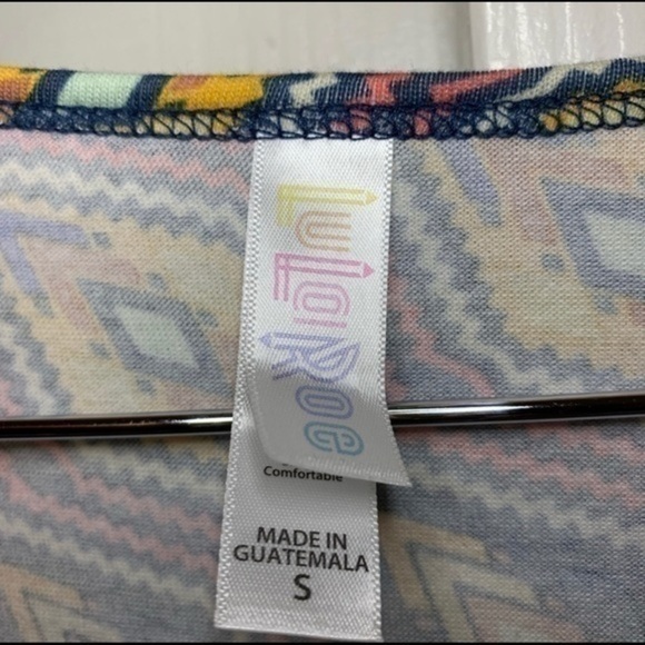 Lularoe Lynnae Long Sleeved Tee NWT size Small - Picture 4 of 7